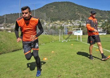 Busca Raymundo Torres aportar en su retorno a Alebrijes