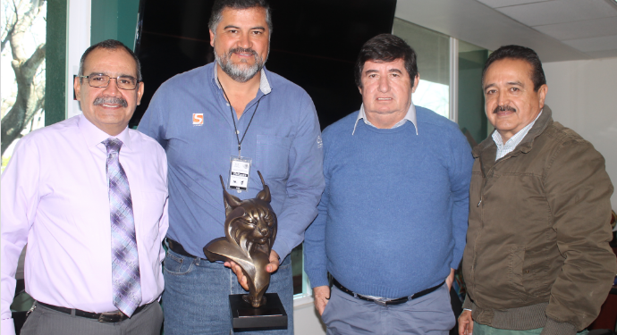 Reconocen aportación de SIDEC al deporte celayense