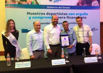 Buscará Robinson Castellanos el título super pluma de la AMB