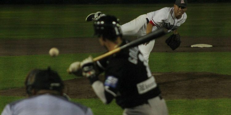 Bravos de León le pega primero a los Guerreros