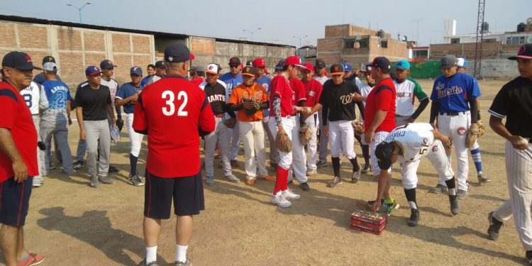 Más de 100 prospectos acuden a los try out de los Bravos de León
