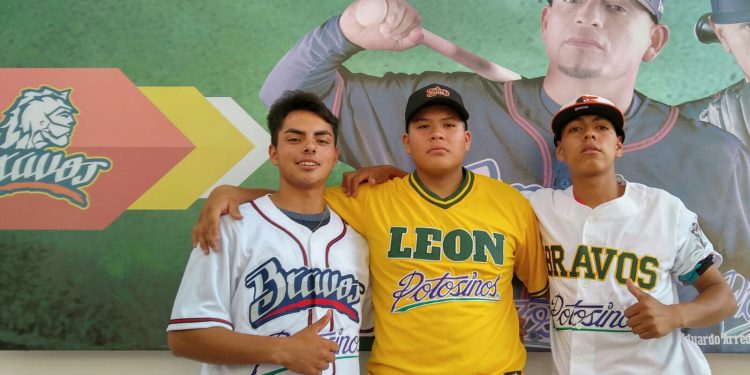 Rinden frutos try outs; llegan tres nóveles peloteros a Bravos