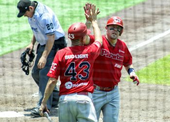 Piratas se lleva la doble jornada ante Bravos en el Domingo Santana