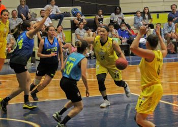 Mieleras derrota a Aztks y sigue en busca del tricampeonato