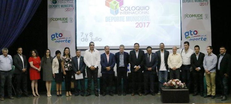 Firman acuerdos de colaboración en la clausura del Coloquio del Deporte