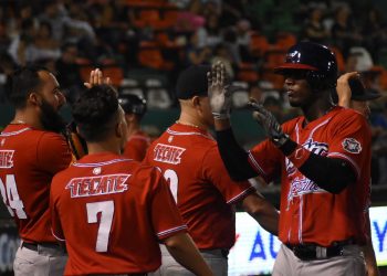 Reacciona Bravos de León y apalea al líder sureño Leones de Yucatán