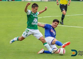 León empata al Cruz Azul en la agonía del juego, respira Torrente