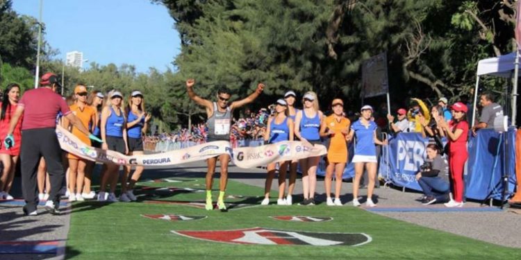 Conquista Daniel Vargas por cuarta ocasión el Medio Maratón Atlas