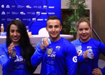 Presentan Playera y Medalla de la 9na Carrera ADN