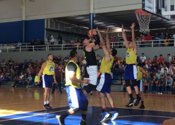 ¡Partidazo! Abejas cae en los últimos segundos ante Capitanes, en pretemporada