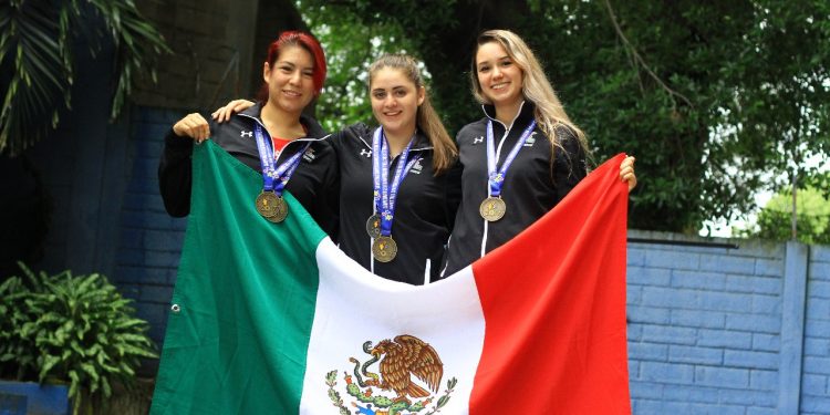 Goretti Zumaya obtiene oro para México en prueba individual y por equipos