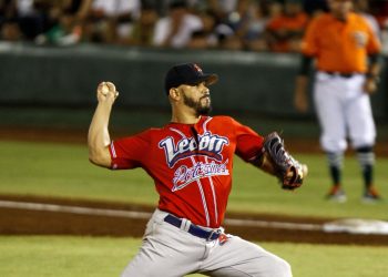 Guillermo Moscoso se une a los regresos de Bravos de León para 2022