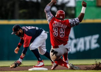 No puede Bravos de León asegurar jugo de comodín en casa, tras caer ante Diablos