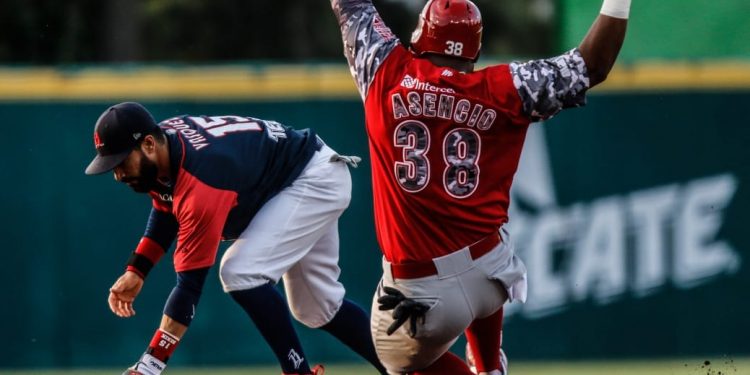 No puede Bravos de León asegurar jugo de comodín en casa, tras caer ante Diablos
