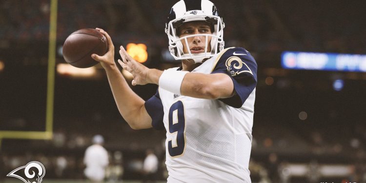 Cortan el QB mexicanos Luis Pérez de Los Ángeles Rams