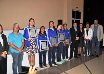 Reconocen a atletas celayenses participantes en JCC 2018