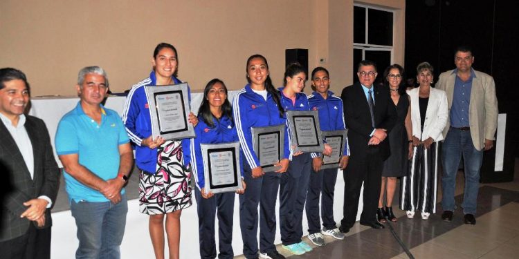 Reconocen a atletas celayenses participantes en JCC 2018