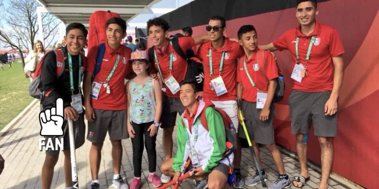 Marca Alan Estrada doblete en primer triunfo de México en Hockey 5