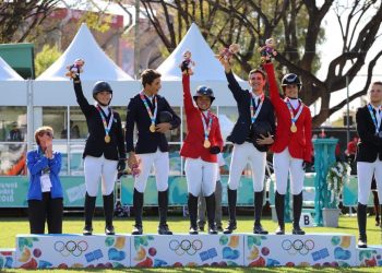 Gana Nicole Meyer oro con equipo ecuestre de Norteamérica