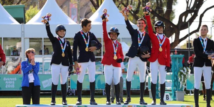 Gana Nicole Meyer oro con equipo ecuestre de Norteamérica