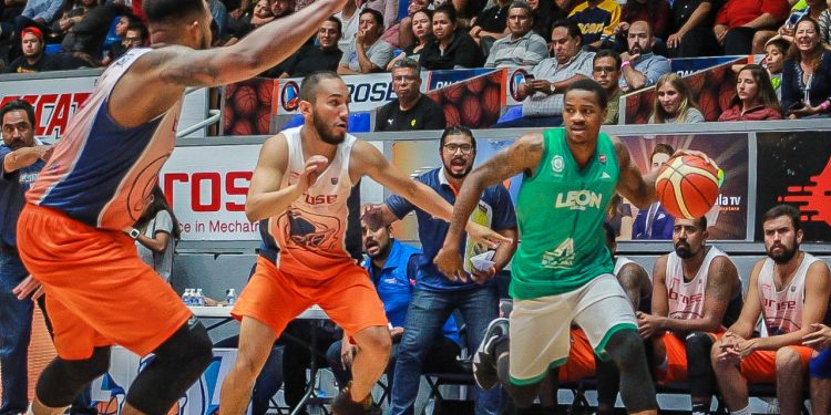 Tras conato de bronca, suspenden partido entre Abejas de León y Libertadores (video)