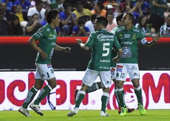 Ambriz logra primera victoria con el León al vencer 2-0 a Cruz Azul