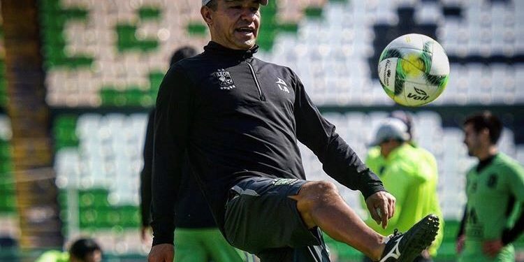 Comparte Ignacio Ambriz experiencias con jóvenes guanajuatenses