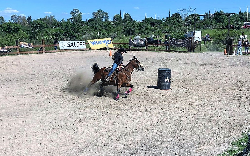 Rincon de la Esperanza logra el 2do lugar del National Barrel Horse