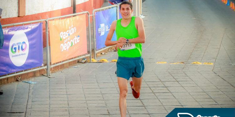 Francisco González conquista la 11va. Carrera CODE ADN