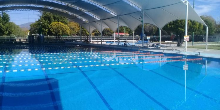 Instalan páneles solares en la alberca de la deportiva Enrique Fernández Martínez