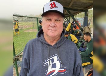 El manager Tim Johnson reporta a la pretemporada con Bravos de León