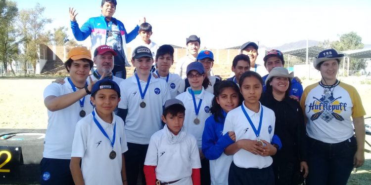 Arqueros celayenses se alzan con 14 medallas en torneo Inter Estatal