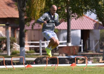 Tras ganar la eLiga Mx,  ahora Nico Sosa quiere demostrar su calidad en la cancha