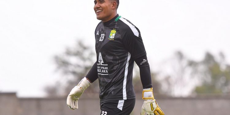 Alfonso Blanco se siente aún con edad para aportar calidad a la portería del Club León