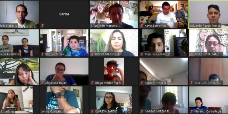 Abril Martínez y Eduardo Pardo comparten experiencias en reunión virtual con celayenses