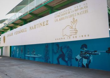 Inmortalizan a deportistas leoneses con mural en deportiva Fernández Martínez