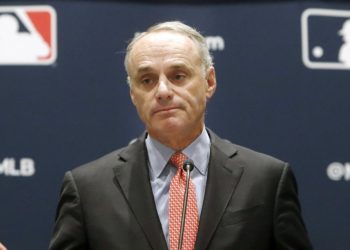 Rechaza sindicato de jugadores oferta de MLB; comisionado decidirá