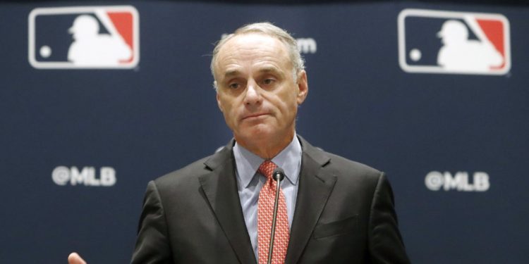 Rechaza sindicato de jugadores oferta de MLB; comisionado decidirá