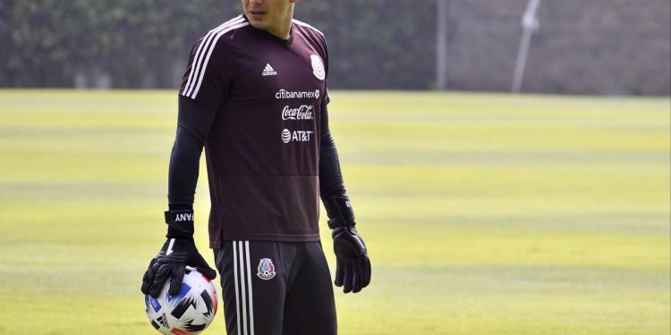 México tendrá a 11 jugadores de Europa y a Rodolfo Cota, de León, en la gira por Holanda