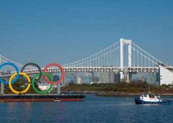 Reinstalan los aros olímpicos en Tokio tras cinco meses en mantenimiento