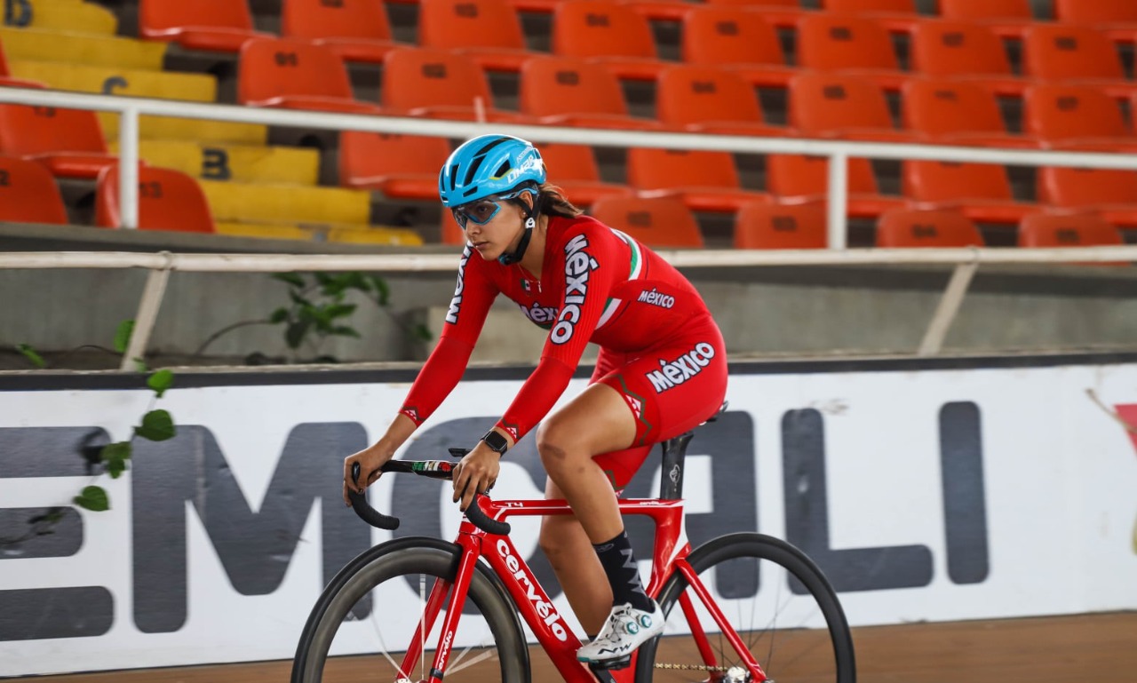 Yareli Salazar firma con el equipo alemán Ceratizit WNT