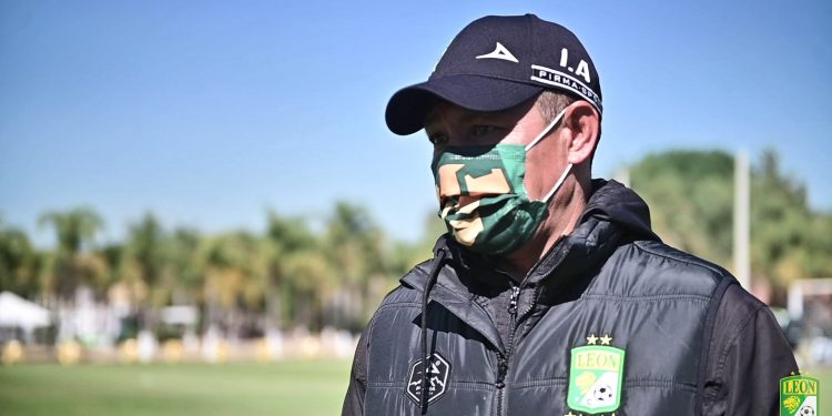 En su regreso tras el covid, Nacho Ambriz deja atrás la octava y ve un nuevo título para León