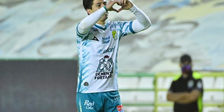 Se quita presión Víctor Dávila con su doblete con León