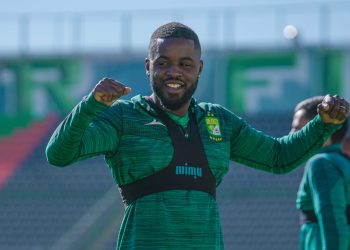 Joel Campbell no se fija en la crisis que sufre Chivas