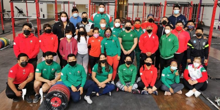 Participan guanajuatenses en concentración de selección de halterofilia en Nuevo León