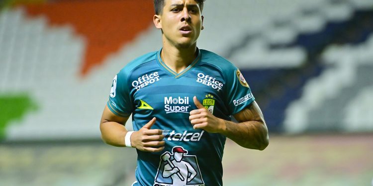 León se queda con Santiago Colombatto