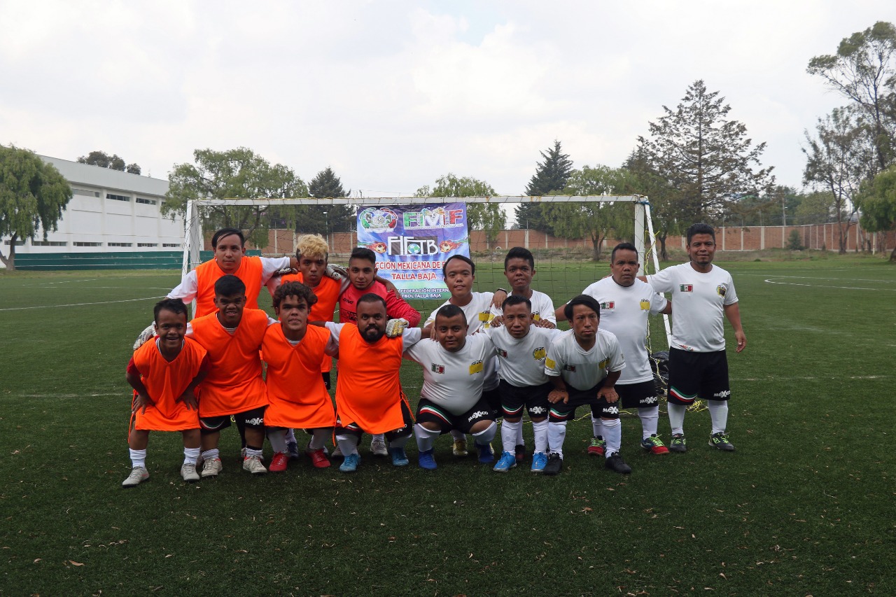 Se prepara la selección mexicana de fútbol de talla baja para hacer historia