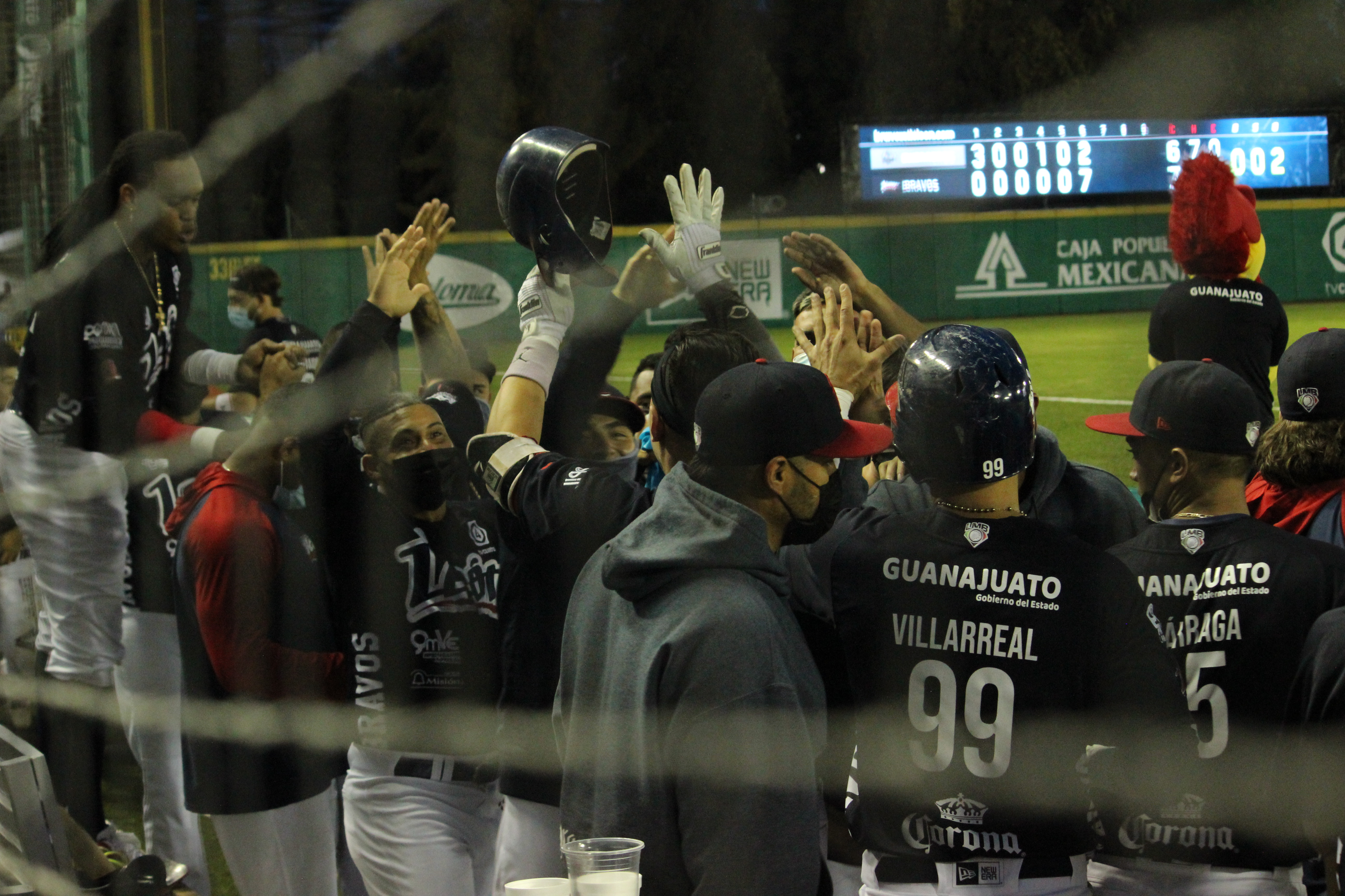 Los Guerreros amarran la serie en León; ganan el segundo 12 carreras a 10
