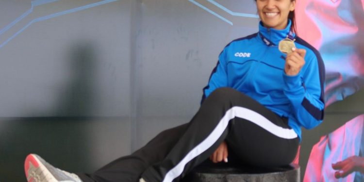 Cinthia de la Rúe gana selectivo nacional consigue su pase al Mundial y Panamericano de Karate