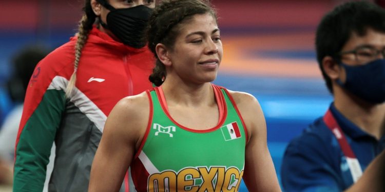 Jane Valencia debuta con derrota en luchas asociadas
